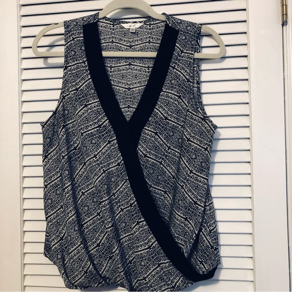Novoh Black White Print Sleeveless Xover Front Blouse Size L - Picture 1 of 4